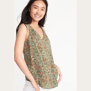 2/$10 Old Navy Sleeveless Olive Office Top Layer